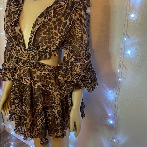 Flowy open back Leopard dress - Picture 4 of 5